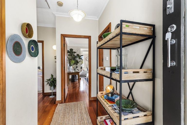 Photo of property in 9 Woburn Road, Northland, Wellington, 6012