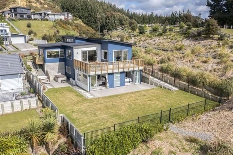 Photo of property in 20 Madeira Close, Whitby, Porirua, 5024