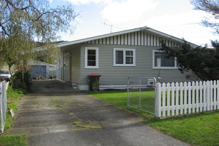 Photo of property in 70 Peel Place, Wainuiomata, Lower Hutt, 5014