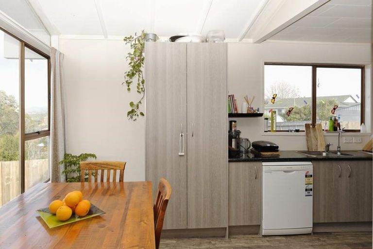 Photo of property in 19 Crompton Road, Massey, Auckland, 0614