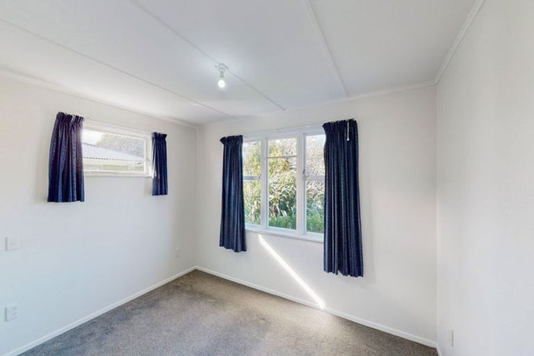 Photo of property in 22 Link Road, Newlands, Wellington, 6037