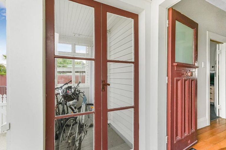 Photo of property in 16 Coates Street, Hamilton East, Hamilton, 3216