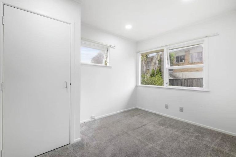Photo of property in 33 Claverdon Drive, Massey, Auckland, 0614
