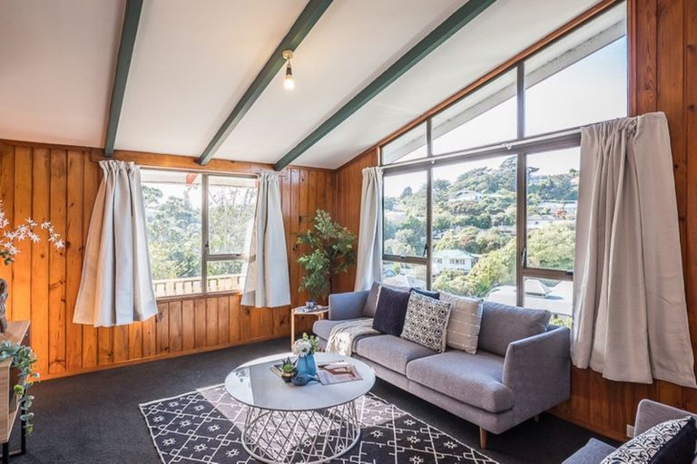 Photo of property in 117 Newlands Road, Newlands, Wellington, 6037