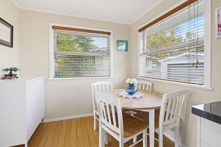 Photo of property in 4 Perth Place, Awapuni, Palmerston North, 4412