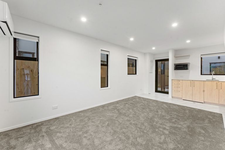 Photo of property in 16/10 Fathom Place, Te Atatu Peninsula, Auckland, 0610