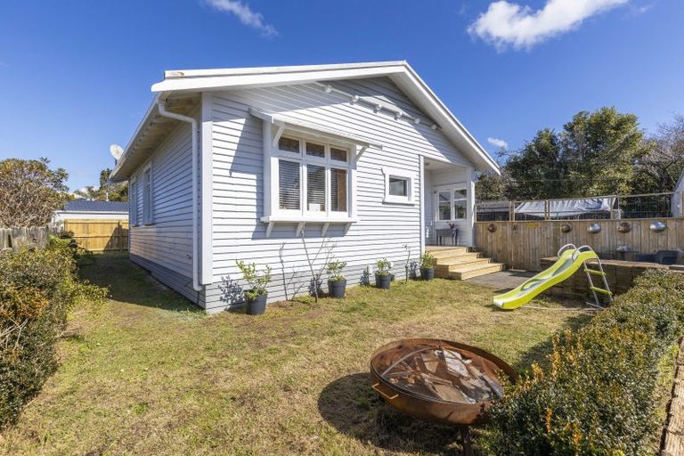 Photo of property in 15 Ngahere Street, Inglewood, 4330