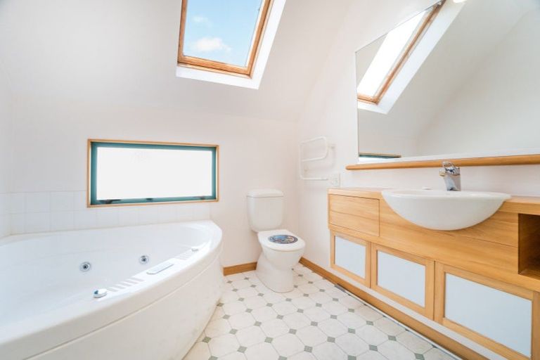 Photo of property in 3 Balcairn Place, Terrace End, Palmerston North, 4410