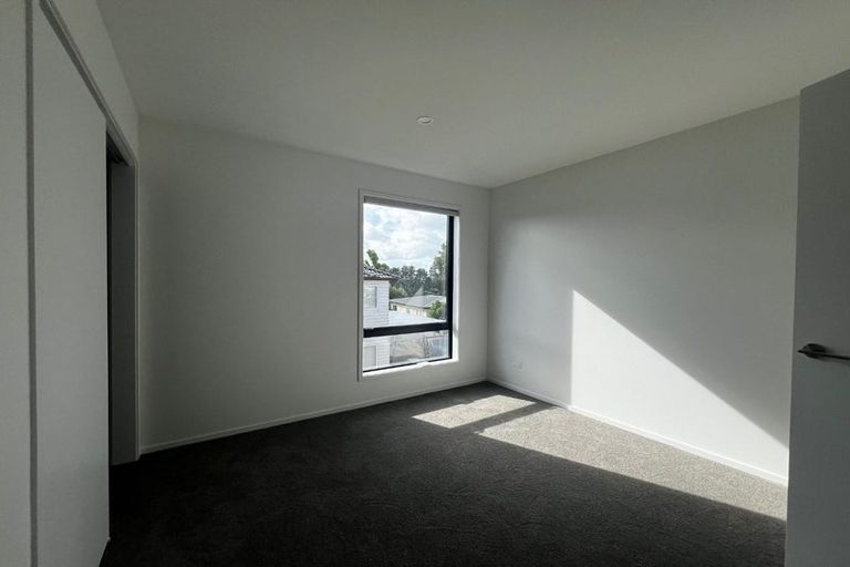 Photo of property in 21 Divich Avenue, Te Atatu South, Auckland, 0610
