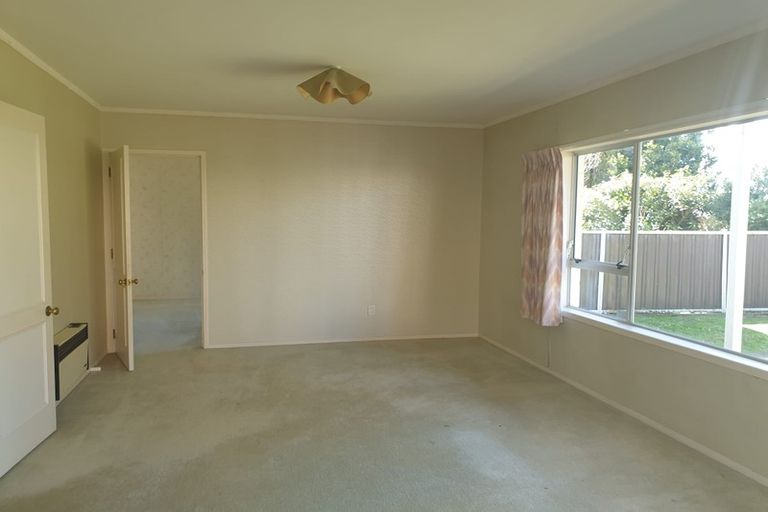 Photo of property in 2/8 Rahopara Street, Castor Bay, Auckland, 0620