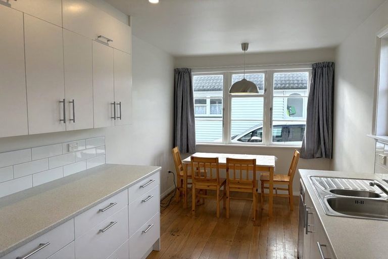 Photo of property in 211 Cambridge Terrace, Naenae, Lower Hutt, 5011