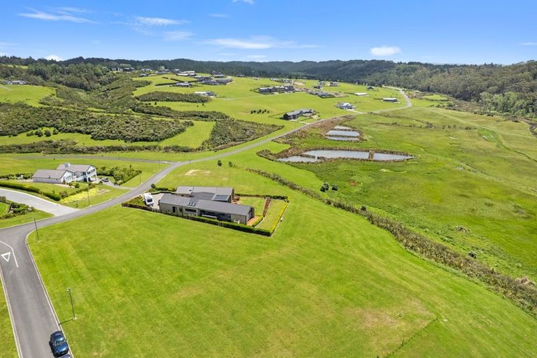 Photo of property in 1 Takahuri Place, Okura Bush, Silverdale, 0794