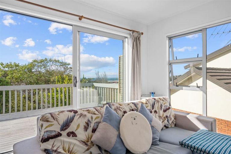 Photo of property in 1/37 Woodlands Crescent, Browns Bay, Auckland, 0630