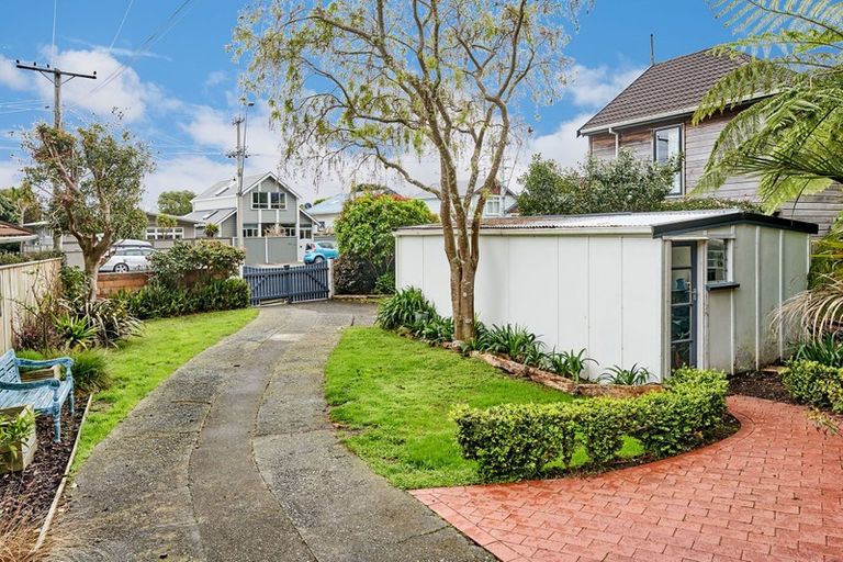 Photo of property in 337 Muritai Road, Eastbourne, Lower Hutt, 5013