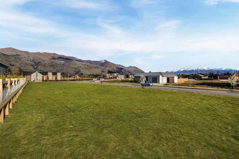 Photo of property in 9 Deans Drive, Wanaka, 9305