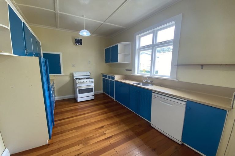 Photo of property in 64 Freyberg Street, Lyall Bay, Wellington, 6022