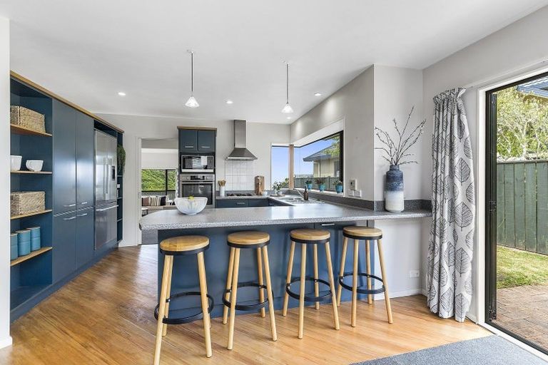 Photo of property in 11 Waterhouse Drive, Brooklyn, Wellington, 6021