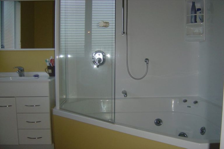 Photo of property in 9 The Topdeck, Whitby, Porirua, 5024