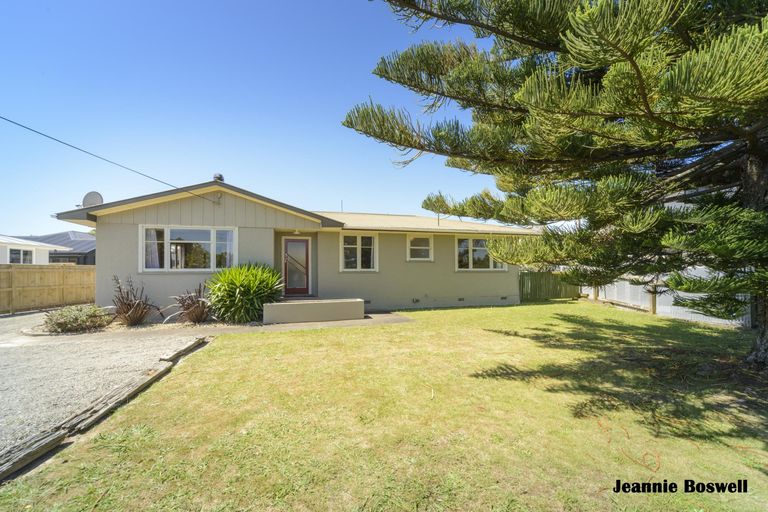 Photo of property in 22a Roberts Line, Kelvin Grove, Palmerston North, 4414