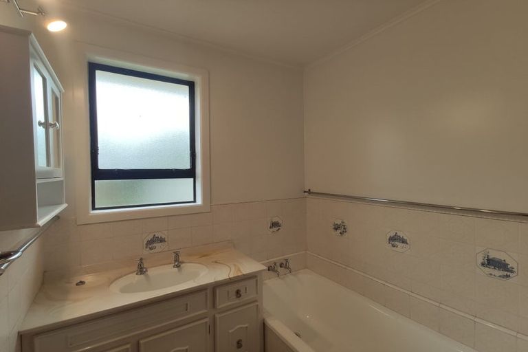 Photo of property in 20 Carole Crescent, Pakuranga, Auckland, 2010