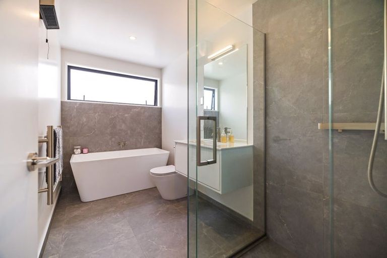 Photo of property in 4 Shallow Close, Jacks Point, 9371
