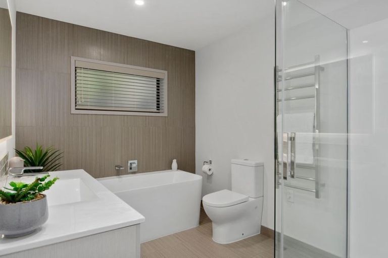 Photo of property in 22 Helen Ryburn Place, Torbay, Auckland, 0630