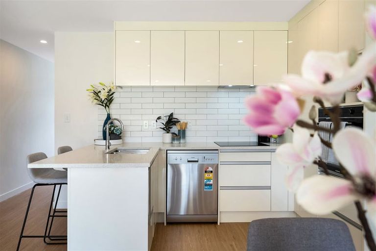 Photo of property in 11d Reid Road, New Lynn, Auckland, 0600