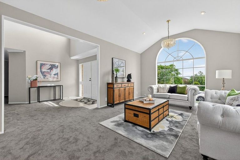 Photo of property in 32 Delmont Close, East Tamaki Heights, Auckland, 2016