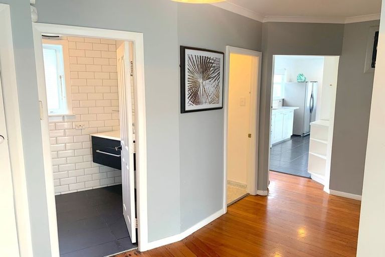 Photo of property in 34 Ranui Terrace, Tawa, Wellington, 5028