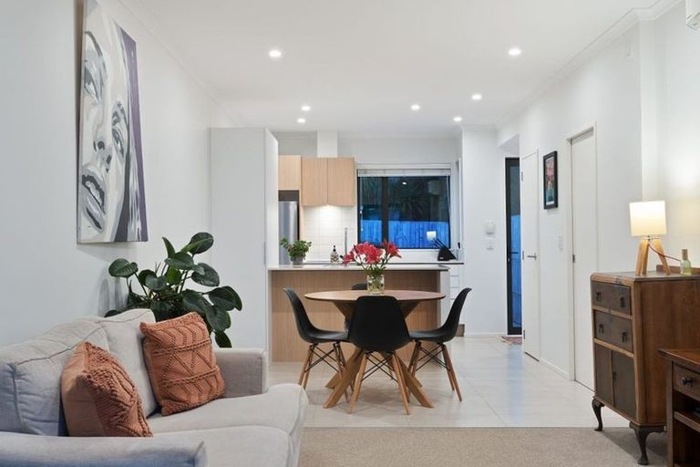 Photo of property in 1/18 Titoki Street, Te Atatu Peninsula, Auckland, 0610