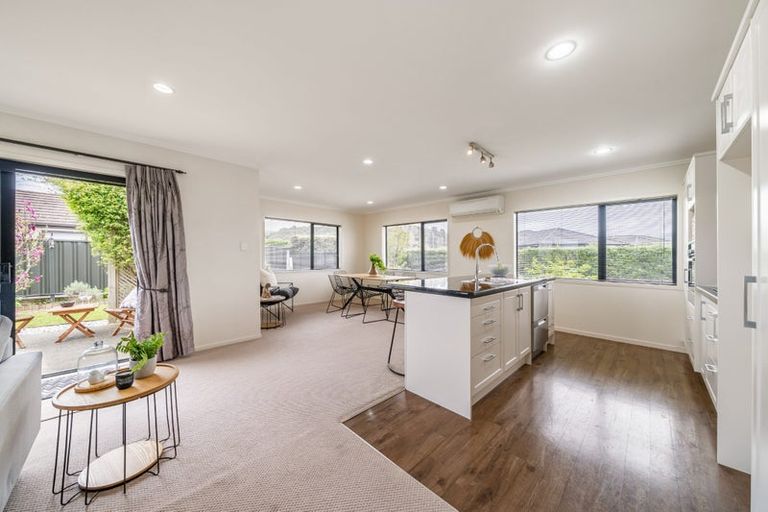 Photo of property in 48 Sunstone Crescent, Brown Owl, Upper Hutt, 5018