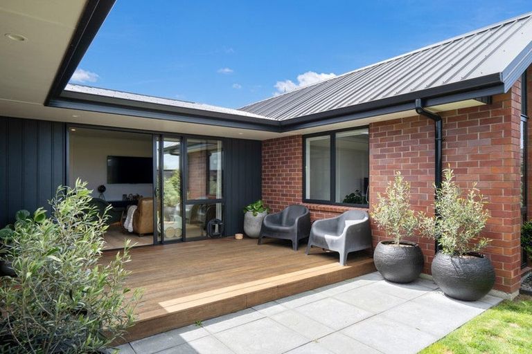 Photo of property in 18a Rose Leigh Drive, Cambridge, 3434