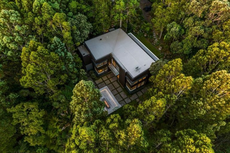 Photo of property in 34 Arapito Road, Titirangi, Auckland, 0604