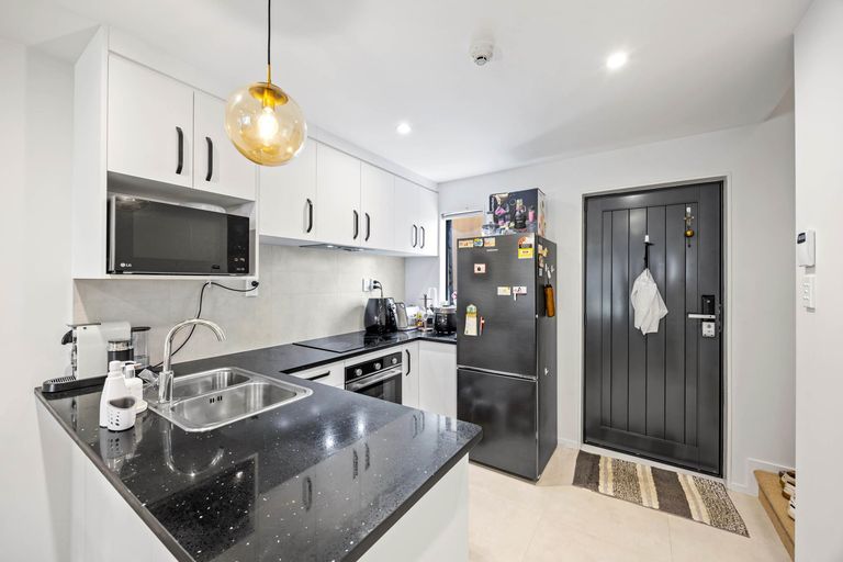 Photo of property in Rf202b, 16/18 Hewlett Road, Massey, Auckland, 0614