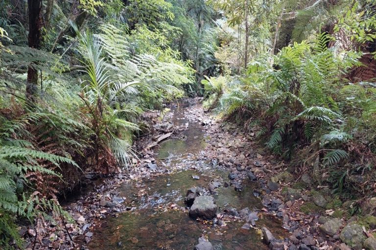 Photo of property in 114 Hay Road, Helena Bay, Hikurangi, 0184