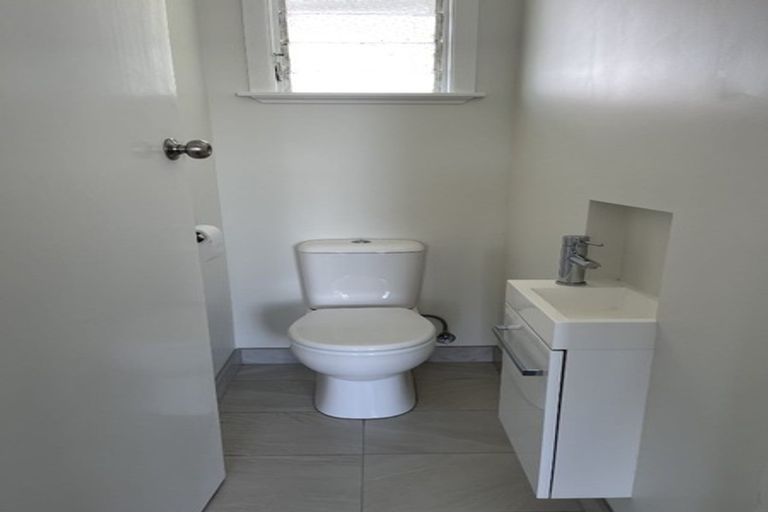 Photo of property in 60 Colwill Road, Massey, Auckland, 0614