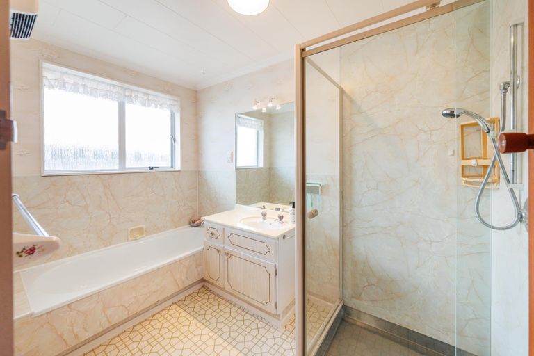 Photo of property in 15 Grange Place, Milson, Palmerston North, 4414