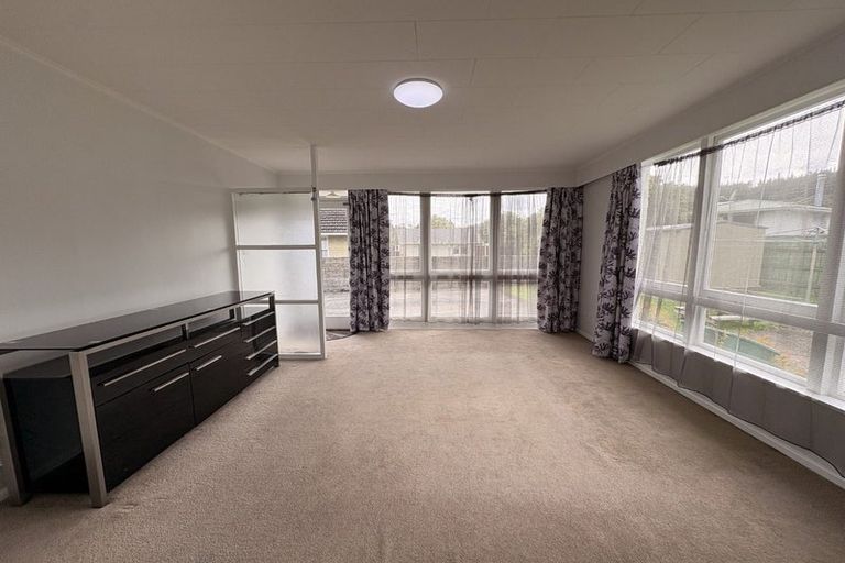 Photo of property in 28 Oregon Drive, Maoribank, Upper Hutt, 5018