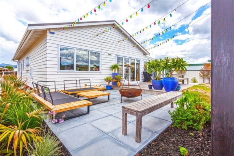 Photo of property in 217 Ocean Road, Whangamata, 3620
