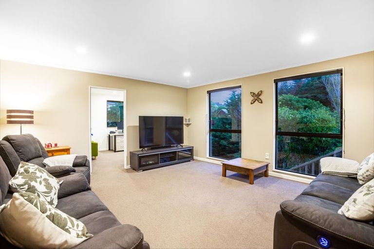 Photo of property in 48 Sailmaker Close, Whitby, Porirua, 5024