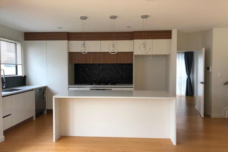 Photo of property in 41 Toanui Road, Hobsonville, Auckland, 0616