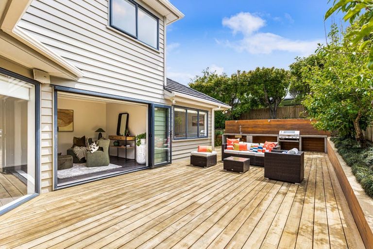 Photo of property in 7 Landmark Drive, Te Atatu Peninsula, Auckland, 0610