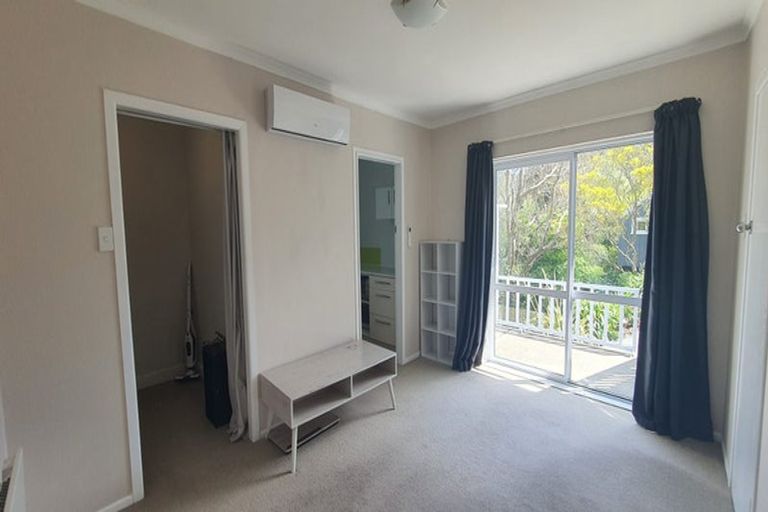 Photo of property in 62 Taylor Terrace, Tawa, Wellington, 5028