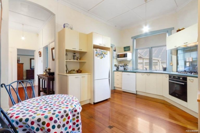 Photo of property in 54 Delta Avenue, New Lynn, Auckland, 0600