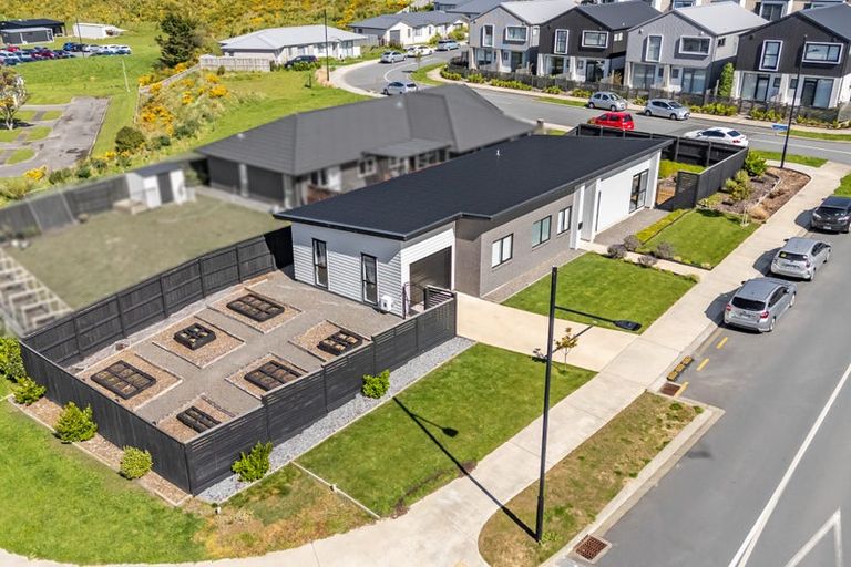 Photo of property in 1 Taraiti Crescent, Kenepuru, Porirua, 5022