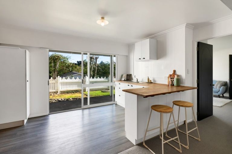 Photo of property in 51 Cumberland Street, Merrilands, New Plymouth, 4312