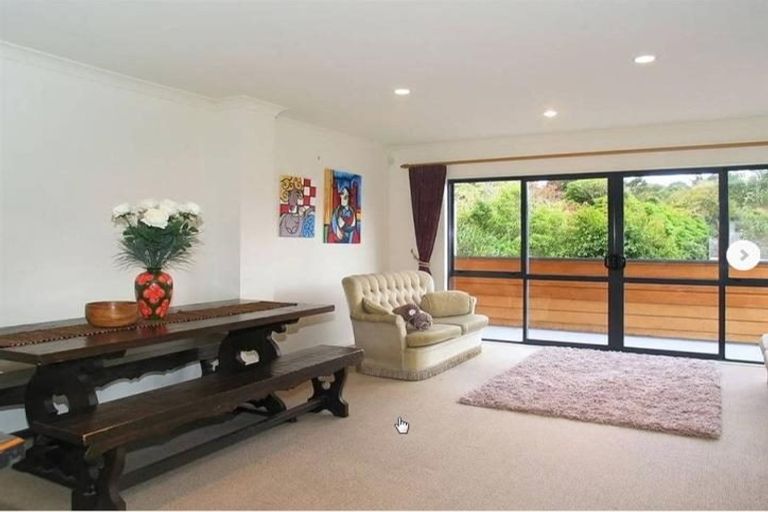 Photo of property in 2 Stella Grove, Newlands, Wellington, 6037