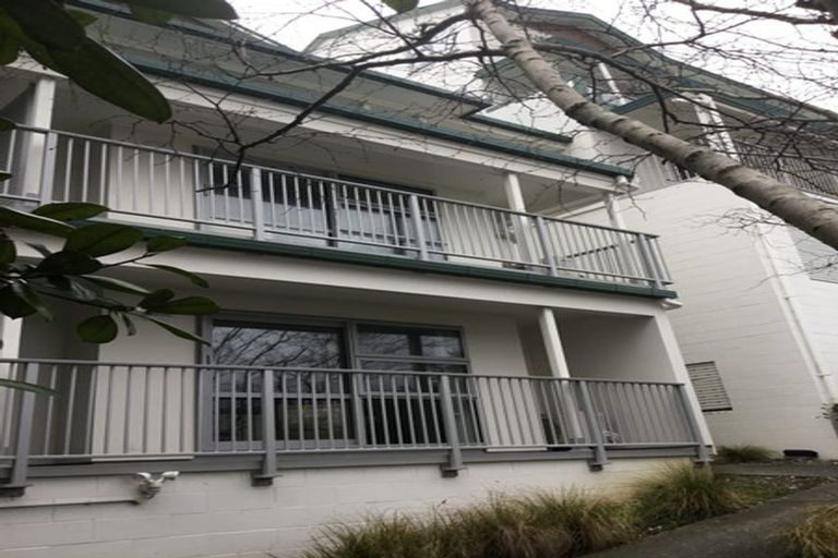 Photo of property in 8/8 Girton Terrace, Mount Cook, Wellington, 6021