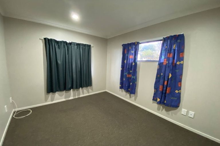 Photo of property in 9 Gallony Avenue, Massey, Auckland, 0614