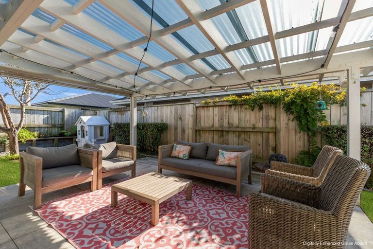 Photo of property in 2 Raiha Street, Papamoa Beach, Papamoa, 3118